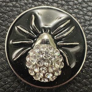 Magnolia and Vine 30mm Grand Spooky Spider Snap